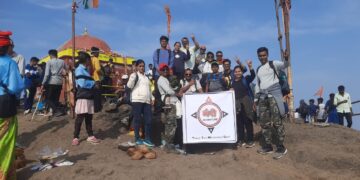 अ.नगर येथील भैरी Adventure ग्रुप ने 22 जणांना सोबत घेऊन कळसुबाई केले सर.