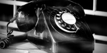 सासूने बायकोकडे फोन दिला नाही म्हणून पहा जावयाने काय केले.