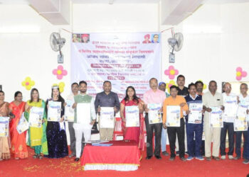 हेल्पिंग हॅण्डस युथ फाऊंडेशनच्या दिनदर्शिकेचे अनावरण विद्यार्थ्यांसाठी शासनाच्या विविध योजनांची माहितीचा समावेश.