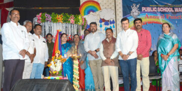 वाळुंज पब्लिक स्कूलमध्ये सुमधूर गीतांचा रंगला सांस्कृतिक कार्यक्रम; विद्यार्थ्यांमध्ये आत्मविश्‍वास निर्माण करण्याचे काम स्कूलमध्ये होत आहे – राहुल झावरे