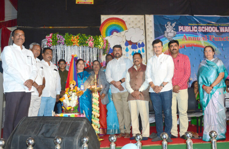वाळुंज पब्लिक स्कूलमध्ये सुमधूर गीतांचा रंगला सांस्कृतिक कार्यक्रम; विद्यार्थ्यांमध्ये आत्मविश्‍वास निर्माण करण्याचे काम स्कूलमध्ये होत आहे – राहुल झावरे