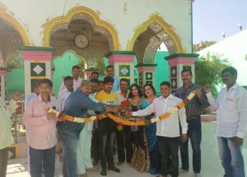 दबंगगिरी एक खाकीया मराठी चित्रपटाच्या संदर्भात बोधेगाव येथे बैठक घेऊन चित्रपटाचे नियोजन करण्यात आले.