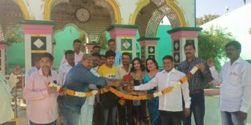 दबंगगिरी एक खाकीया मराठी चित्रपटाच्या संदर्भात बोधेगाव येथे बैठक घेऊन चित्रपटाचे नियोजन करण्यात आले.