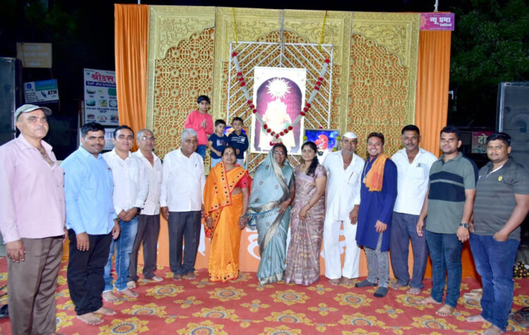 केडगावला रंगला हनुमान चालिसा व भजन संध्याभावभक्तीचा महोत्सवात भाविक तल्लिन