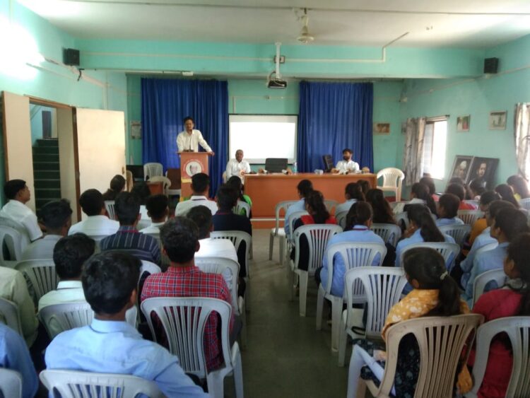 “बँकिंग क्षेत्रातील रोजगारांच्या संधी” विषयावर व्याख्यान.