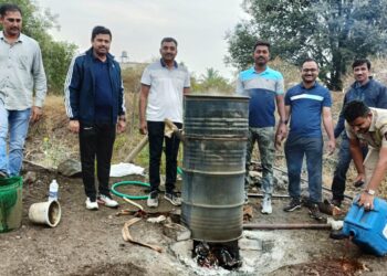खंडाळा व नेप्ती येथे गावठी दारू अड्डयावर छापे; एका महिलेसह तिघा विरुद्ध गुन्हा दाखल.