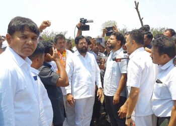 पिडीत महिलेच्या कुटुंब पुनर्वसनासाठी मुख्यमंत्र्यांना चर्मकार वि. सं. प्रदेशाध्यक्ष खामकर यांनी दिले निवेदन.