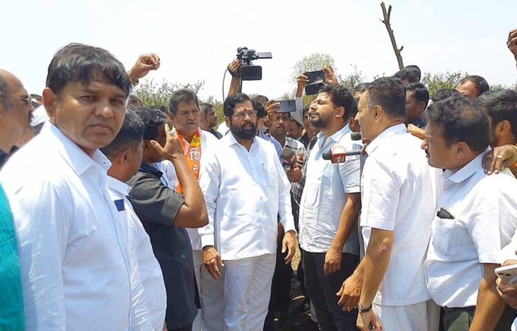 पिडीत महिलेच्या कुटुंब पुनर्वसनासाठी मुख्यमंत्र्यांना चर्मकार वि. सं. प्रदेशाध्यक्ष खामकर यांनी दिले निवेदन.