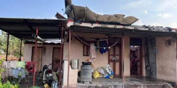 विरोली येथे चक्री वादळाचा तडाखा, घरावरील पत्रे उडाले; विजेचे खांब ही कोसळून मोठी वित्तहानी.