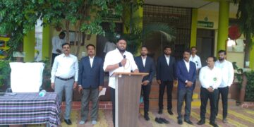 महाराष्ट्र दिनाच्या 63 व्या वर्धापनदिनी श्री छत्रपती शाहू फुले आंबेडकर कृषी महाविद्यालय आष्टी येथे ध्वजारोहण कार्यक्रम संपन्न.