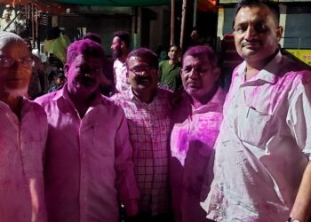 राष्ट्रवादीच्या नेत्यांवर प्रचारात कंबरेखाली वार करणाऱ्यांच्या पेकाटात घातली मार्केट कमिटीच्या मतदारांनी लाथ.