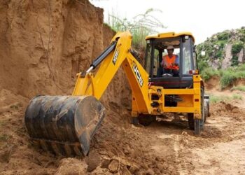 राहता तहसीलचा अजब कारभार आंधळ दळीत कुत्र पीठ खात; महसूल मंत्री यांच्या तालुकातील घटना.