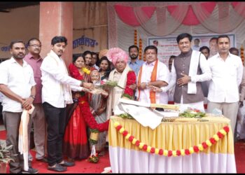 संत तुकाराम विद्यालयातील मुख्याध्यापक श्री भारत ढमाळ यांचा सेवानिवृत्ती निमित्त सत्कार