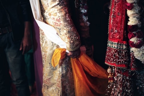 भर मंडपात नवरदेवावर भडकली नवरी; पाहुण्यांसमोरच तिन केलं असं काही की सगळेच झाले शॉक.